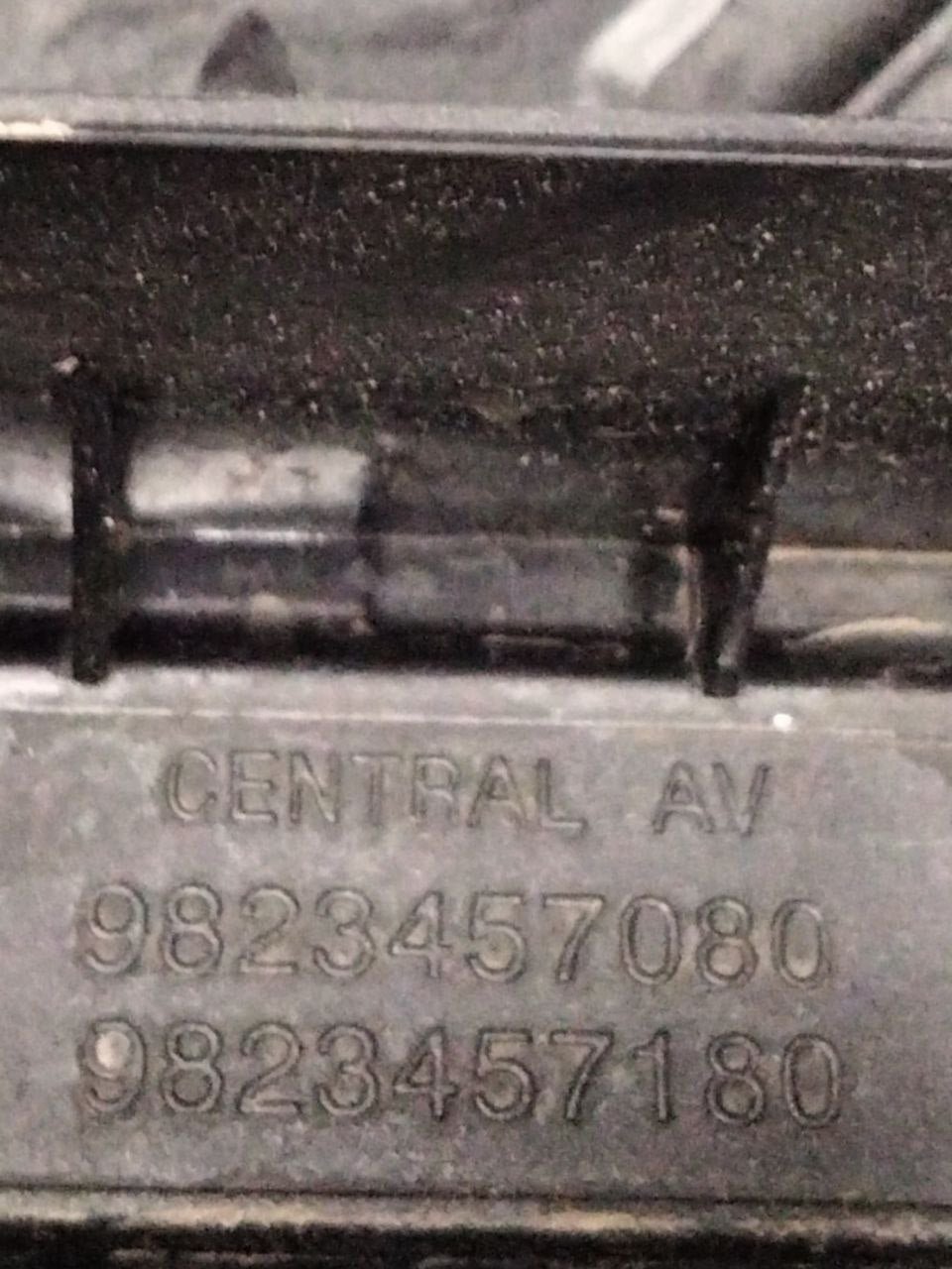 Comandi clima + Pulsante d'emergenza Peugeot 2008 / 208 1.5 diesel cod.9823457080 ( 2019>) - F&P CRASH SRLS - Ricambi Usati