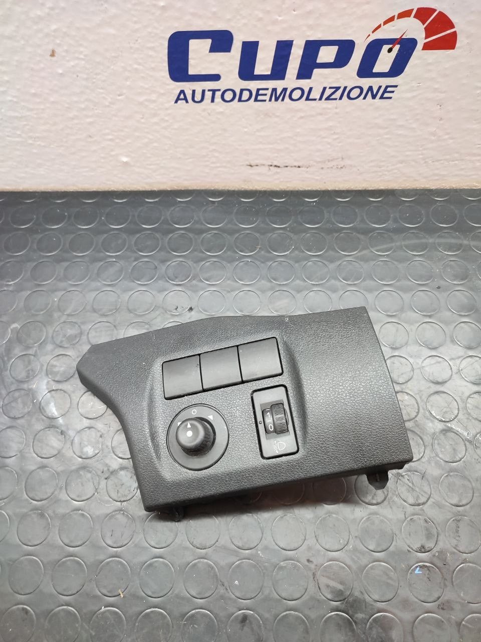 Headlight adjustment commands Peugeot Partner 2012 code 9680907377 - F&P CRASH SRLS - Used Parts
