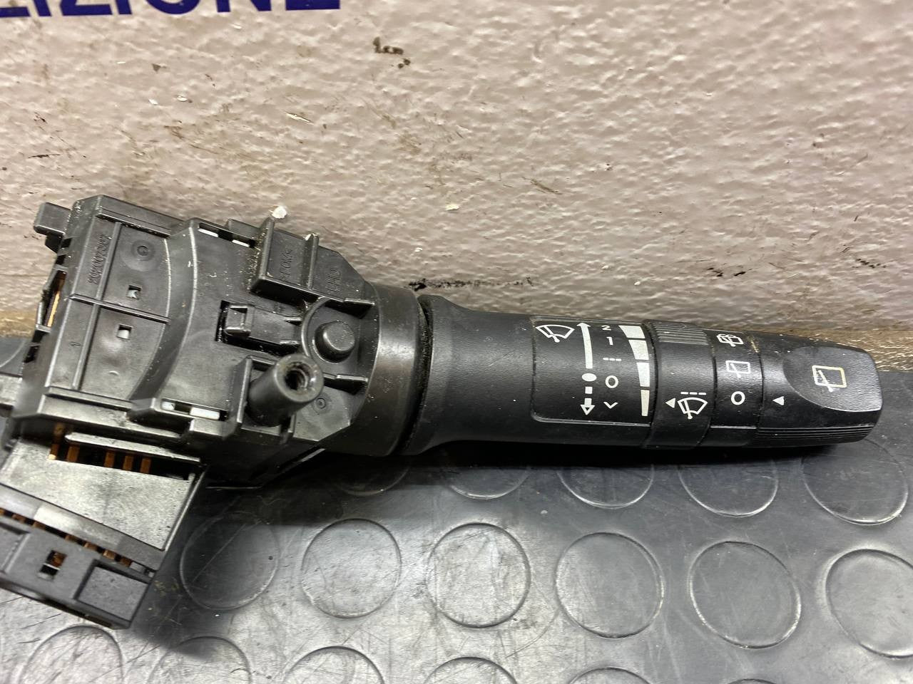 Hyundai i20 windshield wiper controls code:934201j110 - F&P CRASH SRLS - Used Parts