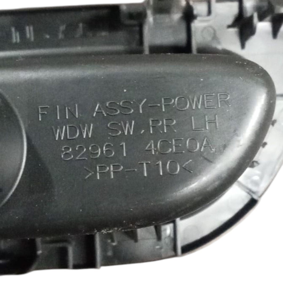 Comando alza vetri posteriore destro nissan x-trail III cod . 829614ceoa (2014 > 2020) - F&P CRASH SRL - Ricambi Usati