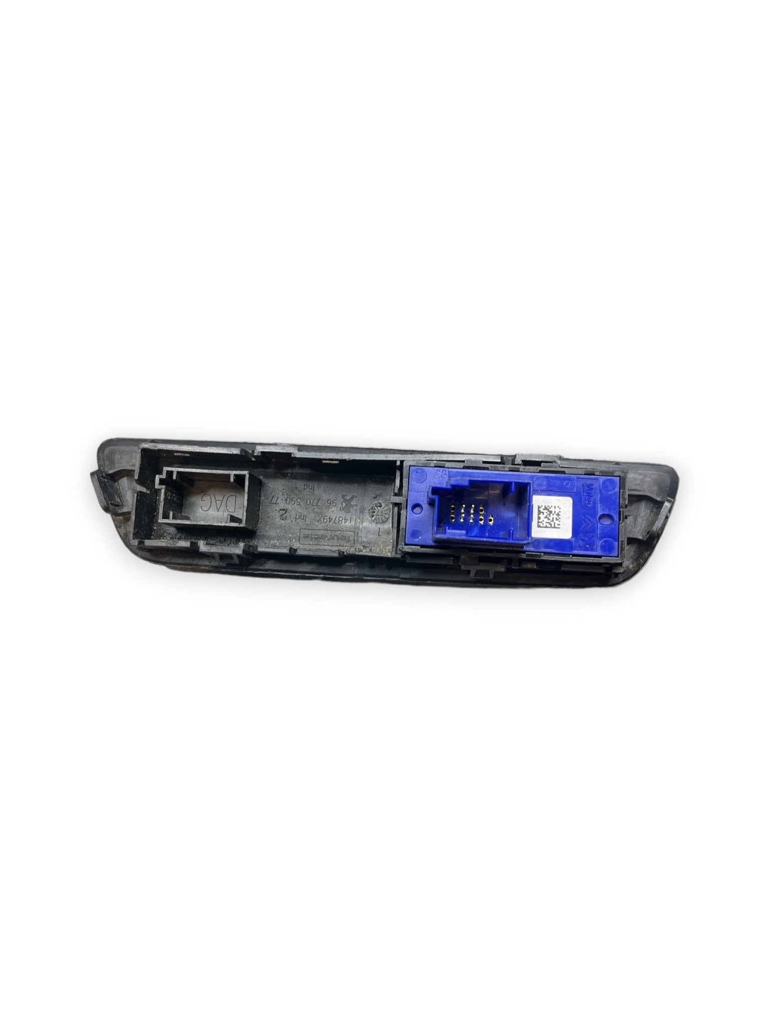 ESP / ASR Traction Control Switch Button Command Peugeot 2008 / 208 (2014) code: 9677059077 - F&P CRASH SRLS - Used Parts