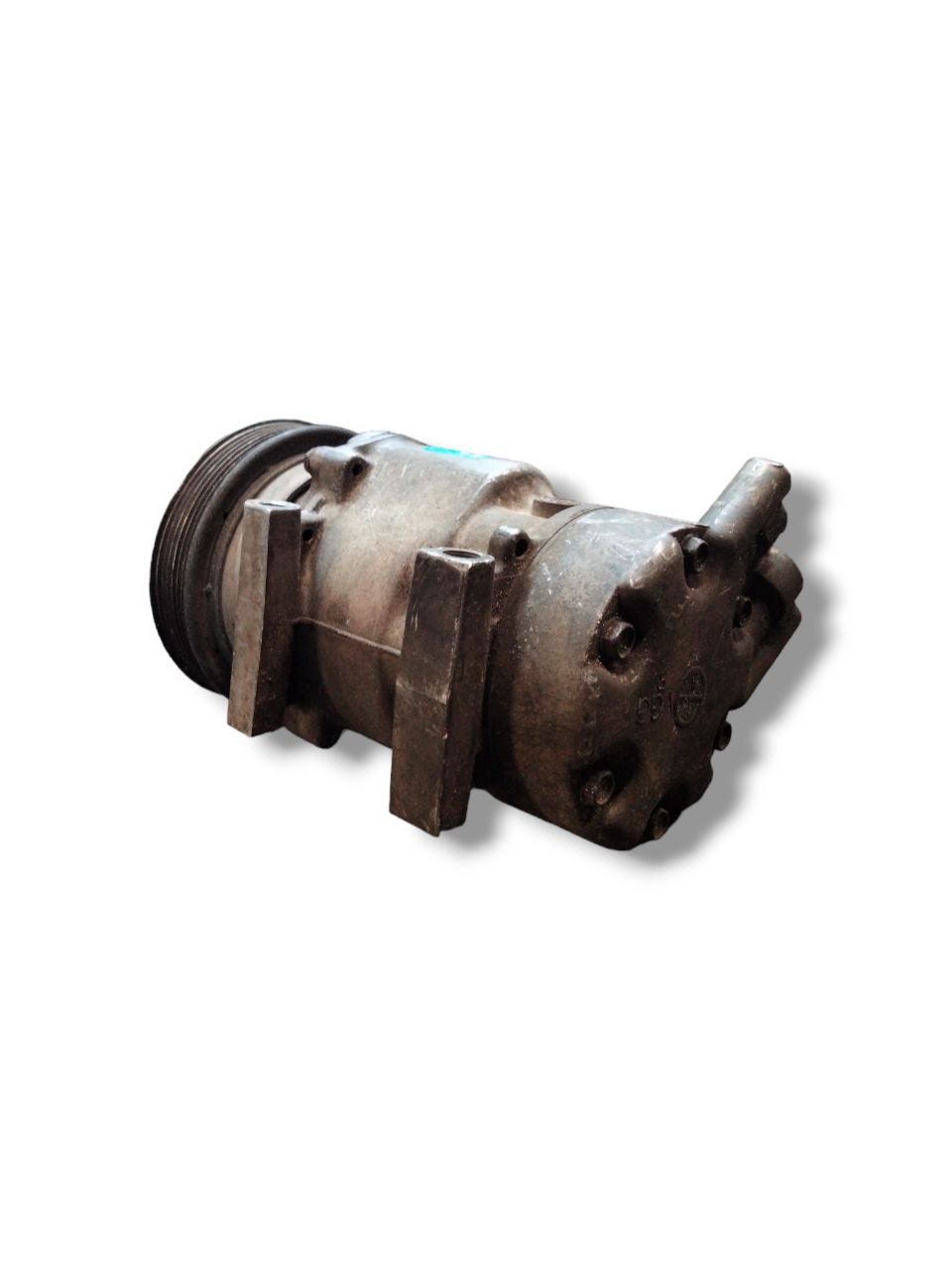 Compressore clima Renault Clio II 1.5 diesel (1998 - 2012) cod.7700273801 - F&P CRASH SRLS - Ricambi Usati