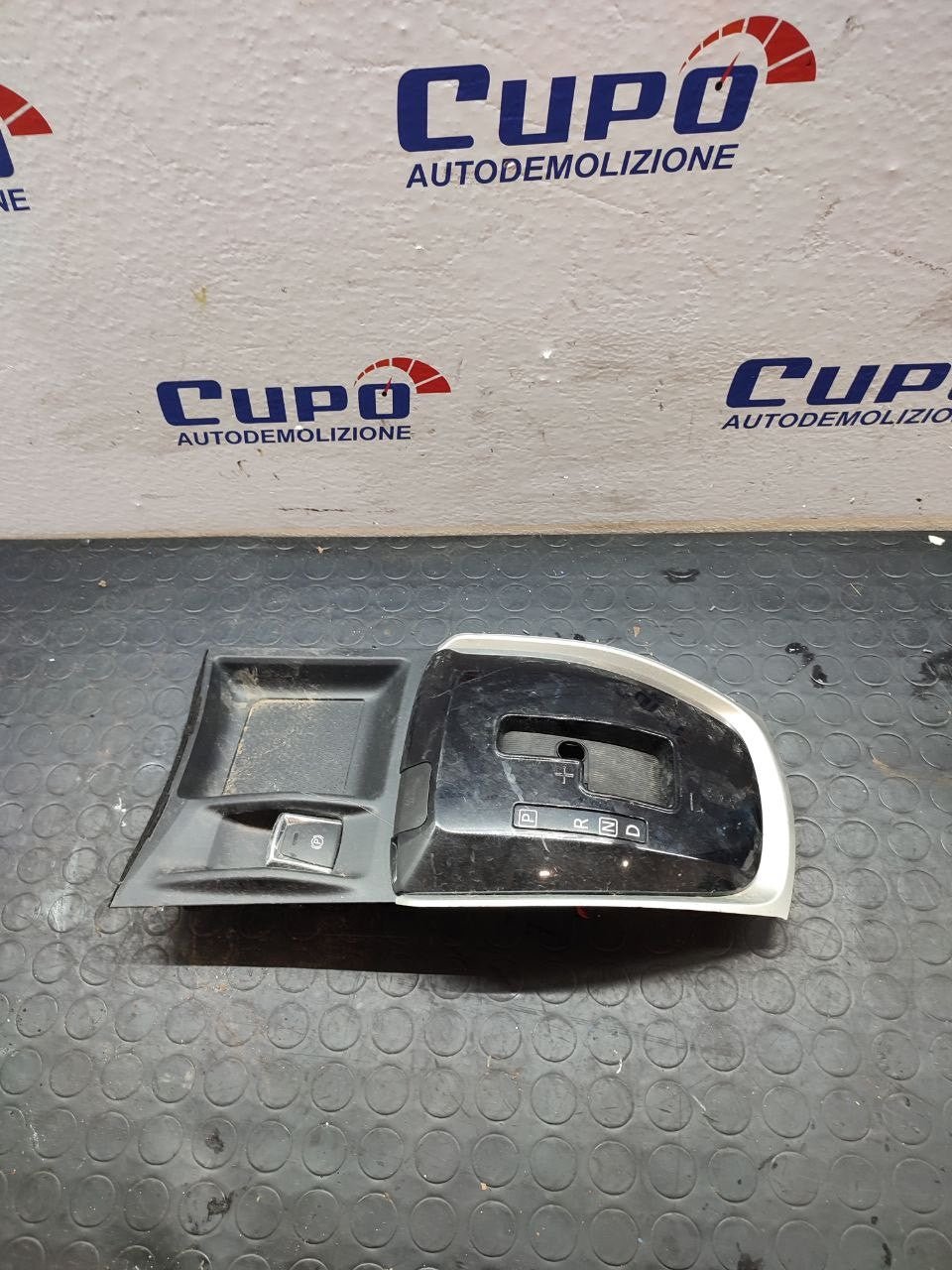 Nissan X-trail automatic transmission console + parking brake button code 96944 4ba2a / 969xc 4cc4a - F&P CRASH SRLS - Used Parts