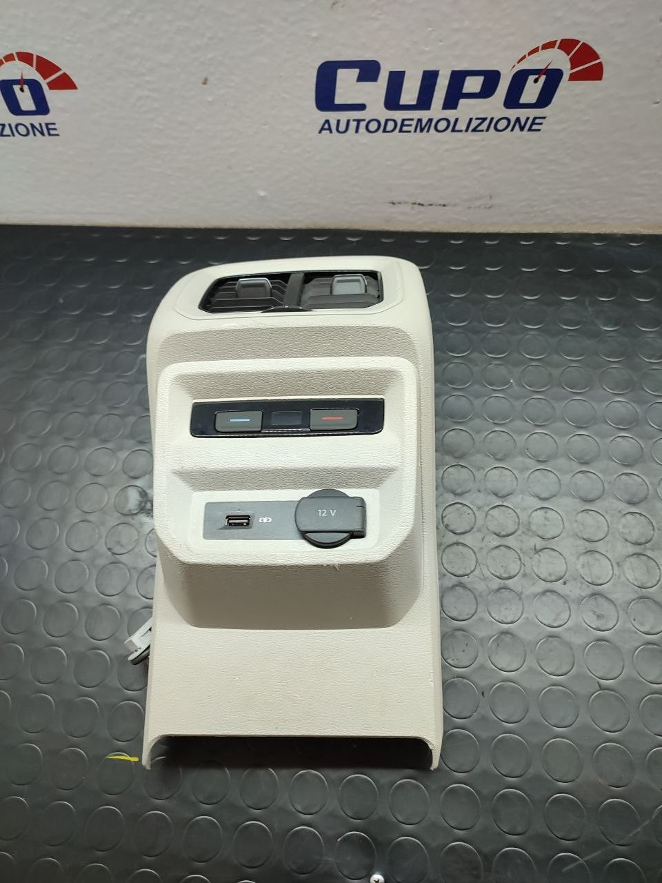 Rear console vents + climate control Volkswagen Tiguan mk 2 cod 5na864298g - F&P CRASH SRLS - Used Parts