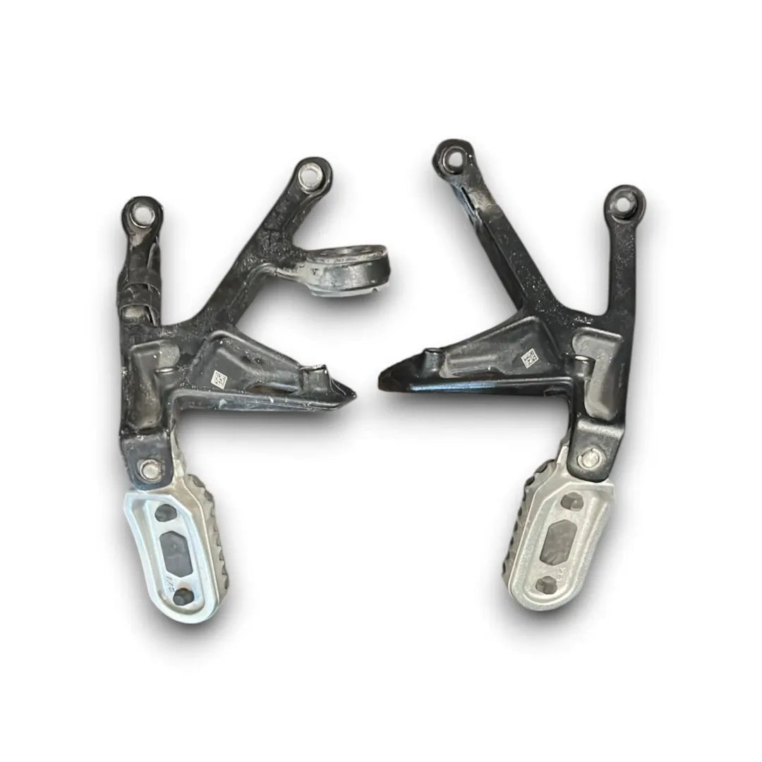 Dettaglio Coppia appoggiapiedi posteriori BMW R 1300 GS M21 dal 2023 - foto 2