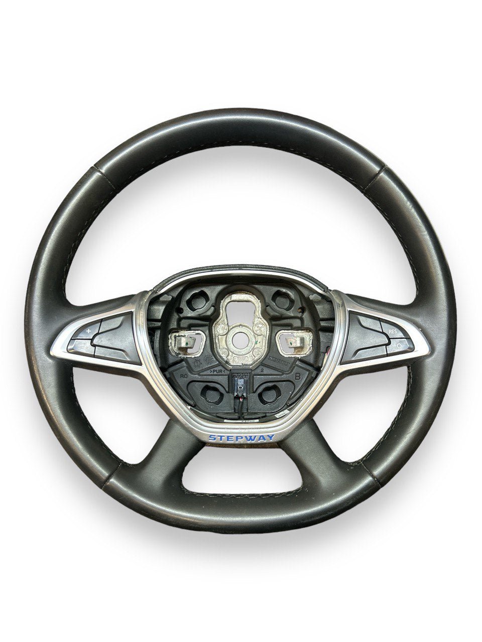 Dacia Sandero Stepway (2017) COD:484007478R Volante / Sterzo + Comandi al Volante In Pelle Nero - F&P CRASH SRLS - Ricambi Usati