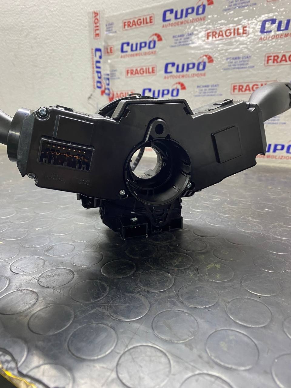 Devio luci + contatto spiralato Kia Rio (2017) cod: 93403-H8950 - F&P CRASH SRLS - Ricambi Usati