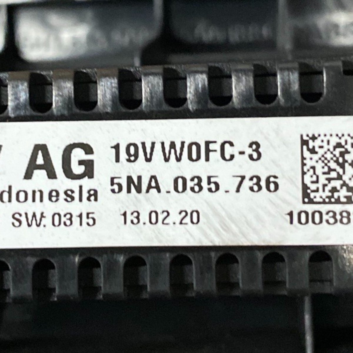 Double USB Type C socket Volkswagen Golf VIII Code: 5na035736 (2019 - ) - F&P CRASH SRLS - Used Parts