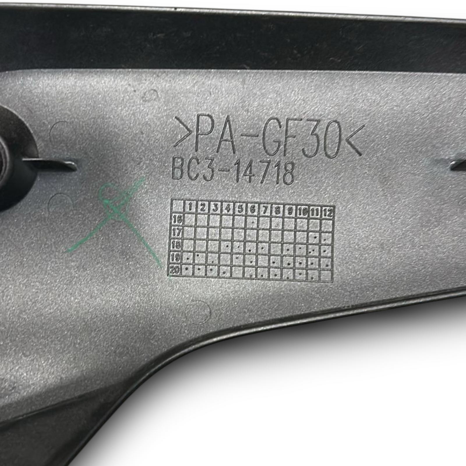 Plástico de proteção do escape yamaha tmax 560 cod:bc314718 (2022 > 2024)