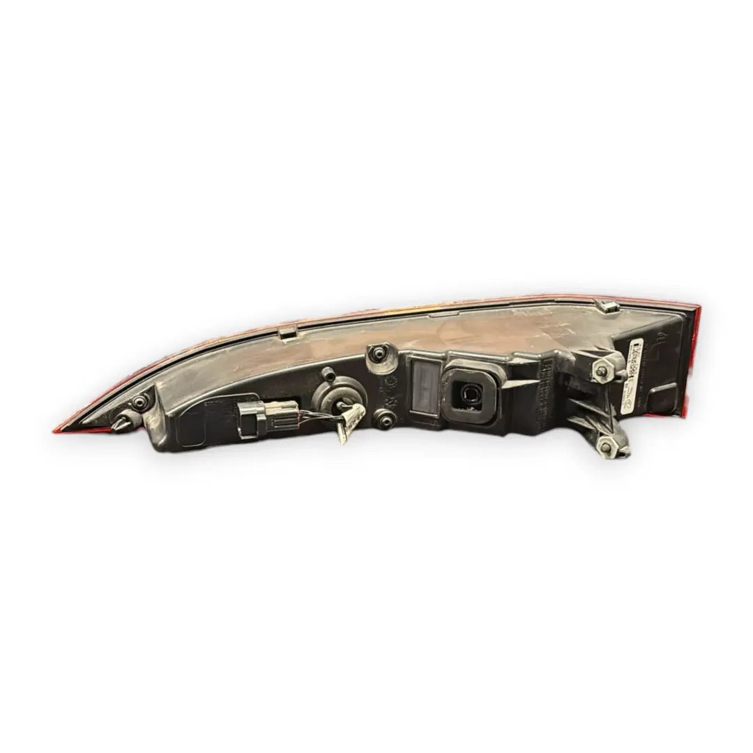 Dettaglio Fanale posteriore destro Jaguar F-PACE X761 2016–2021 cod. HK83-13404-AE - foto 2