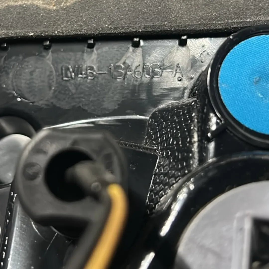 Dettaglio Fanale posteriore interno sinistro Ford Kuga III dal 2019 OEM 2593802 - foto 3