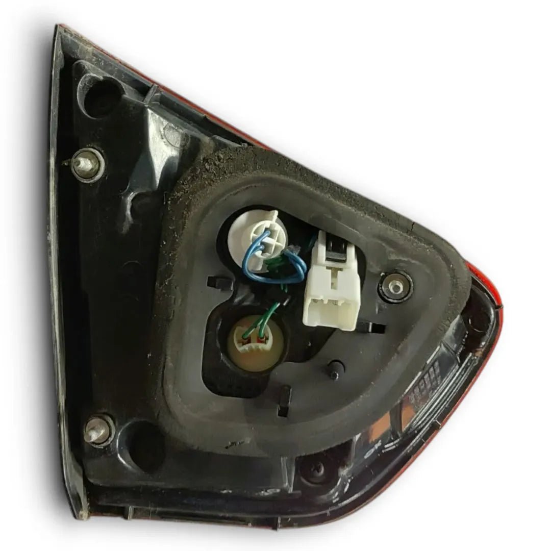 Fanale posteriore interno sinistro Kia RIO 3ª Serie 2015–2017 OEM 924031W260 - F&P CRASH SRL - Ricambi Usati