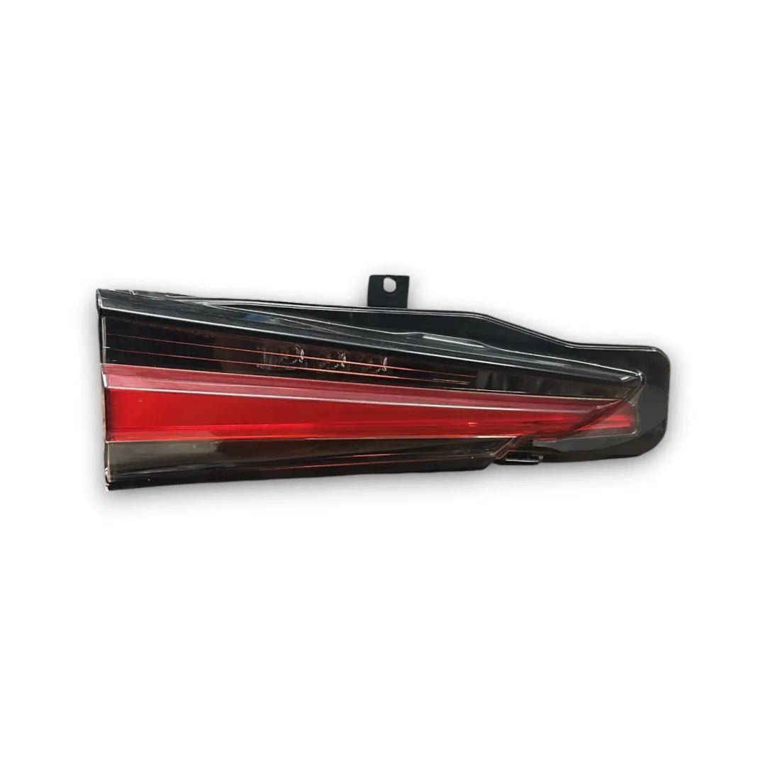 Fanale posteriore interno sinistro Lexus NX 2017–2022 OEM 8159078050