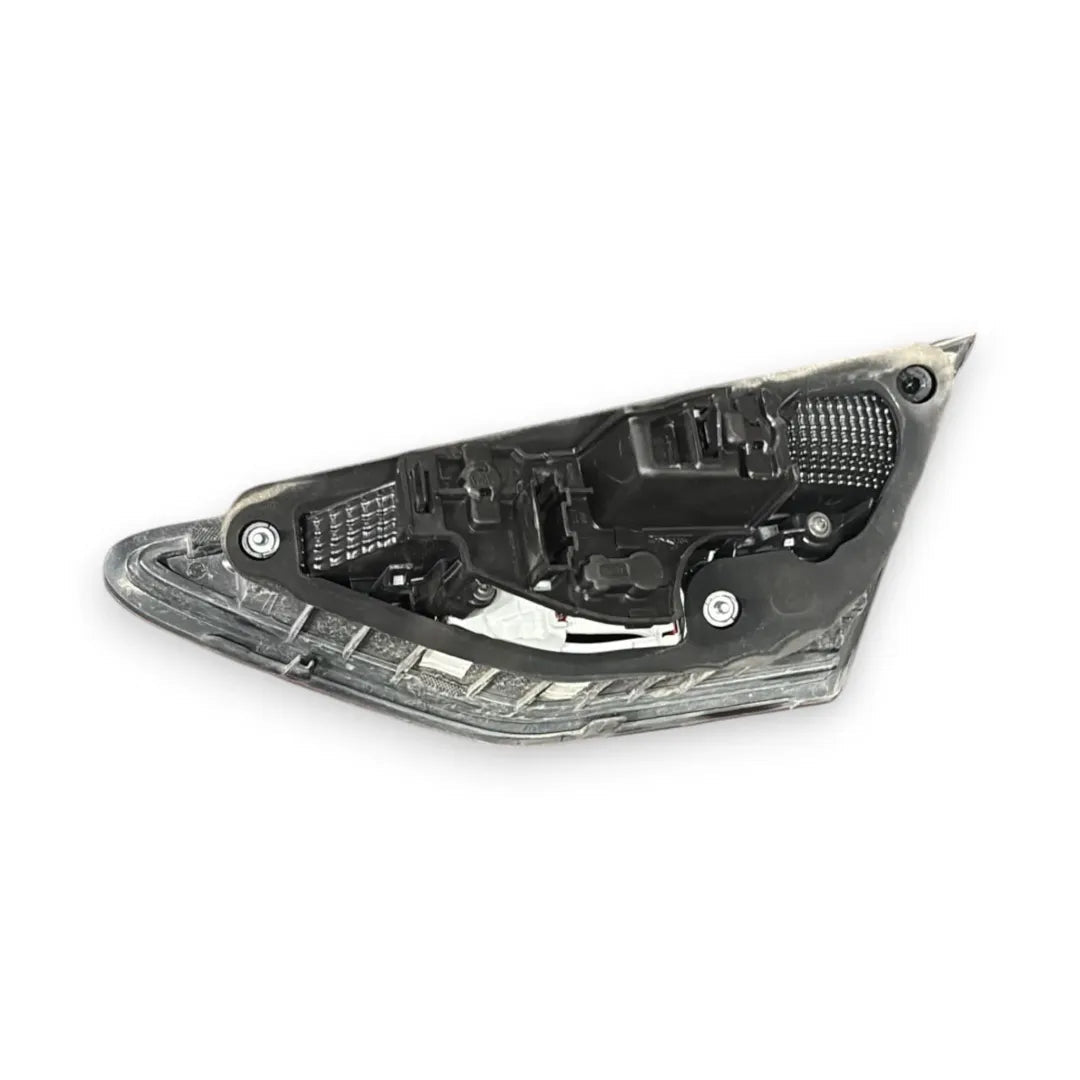Dettaglio Fanale posteriore interno sinistro SEAT Leon 2016–2020 OEM 5F0945093M - foto 2