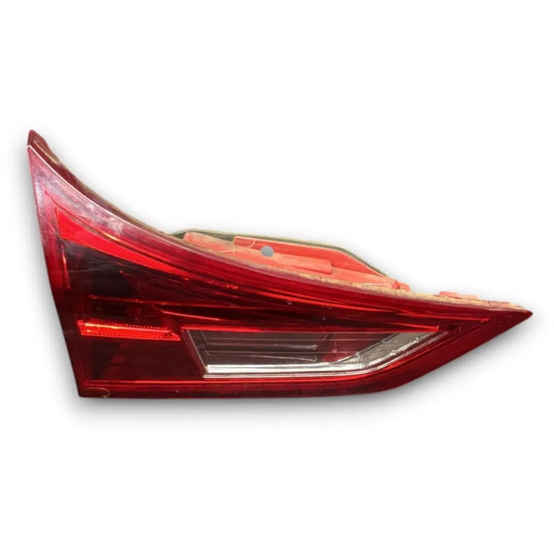Fanale posteriore parte inferiore sinistro Toyota Auris dal 2012