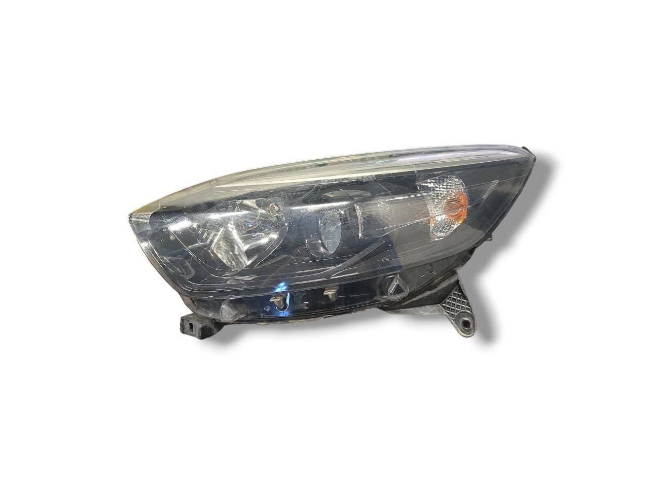 LEFT FRONT HALOGEN HEADLIGHT RENAULT CAPTUR I (2013 - 2019) Code: 260607817R - F&P CRASH SRLS - Used Parts