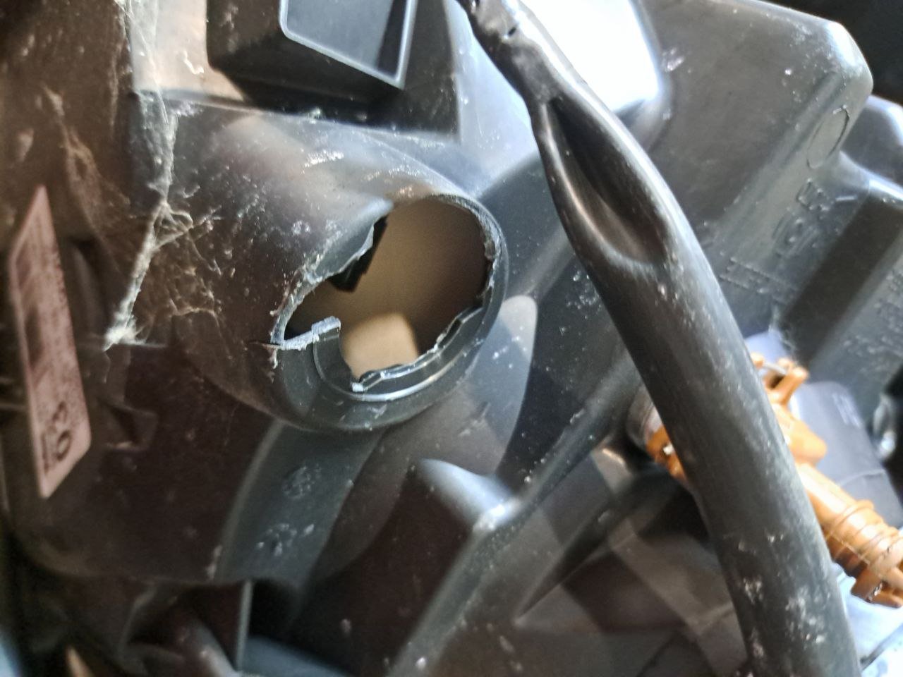 Faro / Fanale Anteriore destro Alogeno Toyota Yaris (2006) COD:81150-0D120 - F&P CRASH SRLS - Ricambi Usati