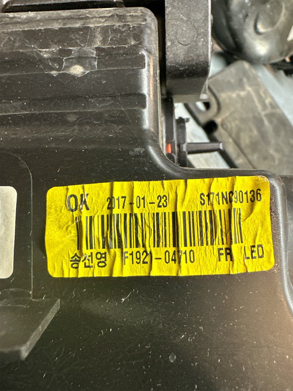 Right Front Headlight Halogen Daytime LED Kia Sportage (2018) code.F1921 04710 - F&P CRASH SRLS - Used Parts