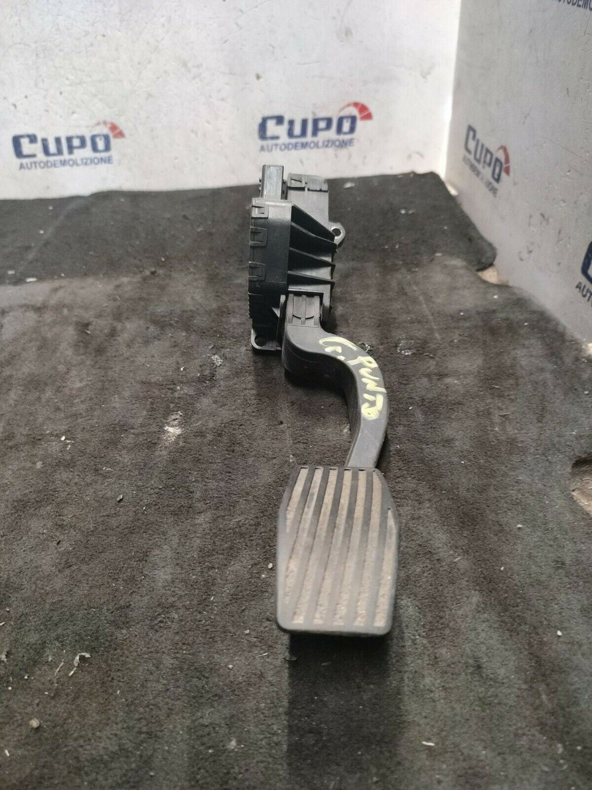 Fiat Grande Punto 6 pin Electronic accelerator pedal 55702020 - F&P CRASH SRLS - Used Parts