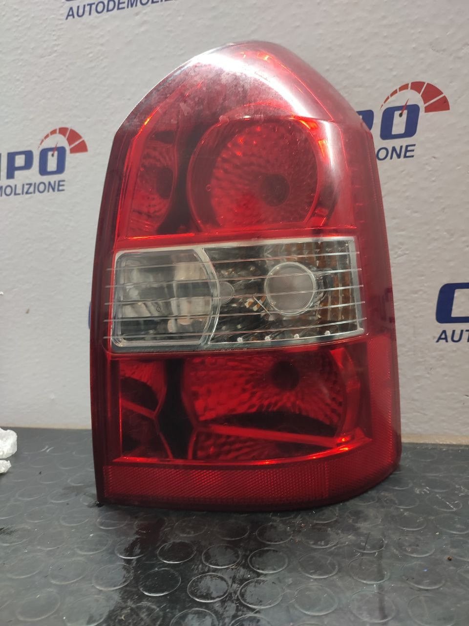 Final / Right rear light HYUNDAI TUCSON I crdi 2010 code: 92402-2E010 - F&P CRASH SRLS - Used Parts