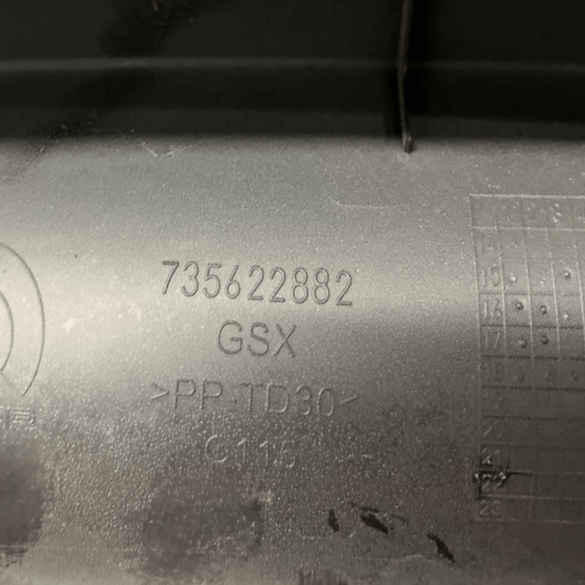 Gocciolatoio Parabrezza anteriore Fiat 500X (2014 - ) cod: 735622882 - F&P CRASH SRLS - Ricambi Usati