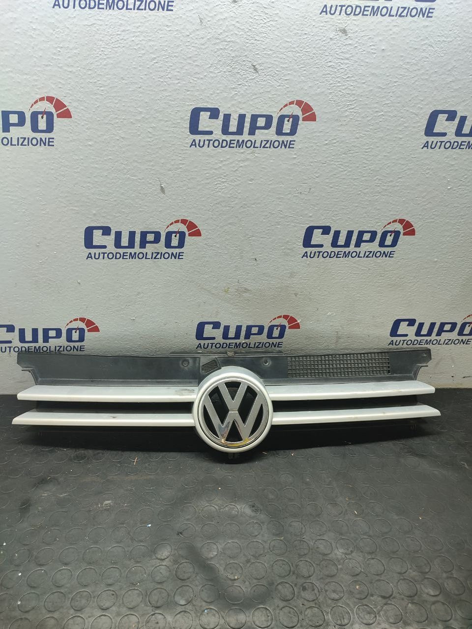 Griglia anteriore Volkswagen GOLF IV (2003) cod: 1j0853655f - F&P CRASH SRLS - Ricambi Usati