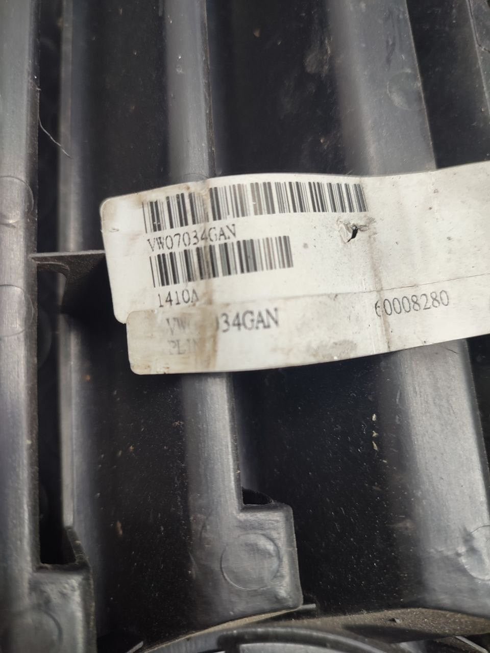 Griglia anteriore Volkswagen Polo ( 2001 ) cod vw07034gan - F&P CRASH SRLS - Ricambi Usati