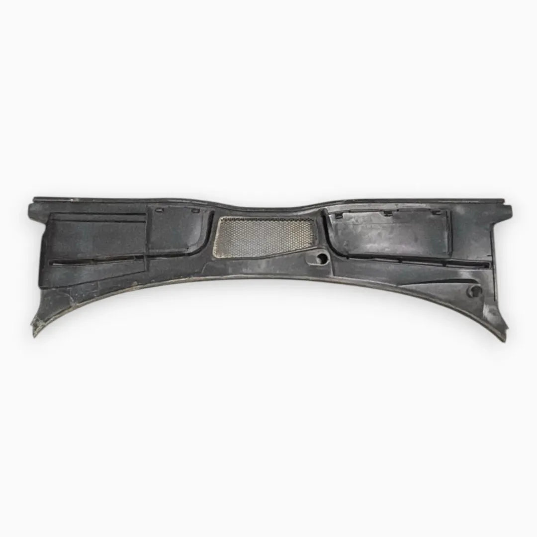 Dettaglio Griglia sottoparabrezza centrale Audi A4 8W 2015–2019 cod. 8W1819403 - foto 2