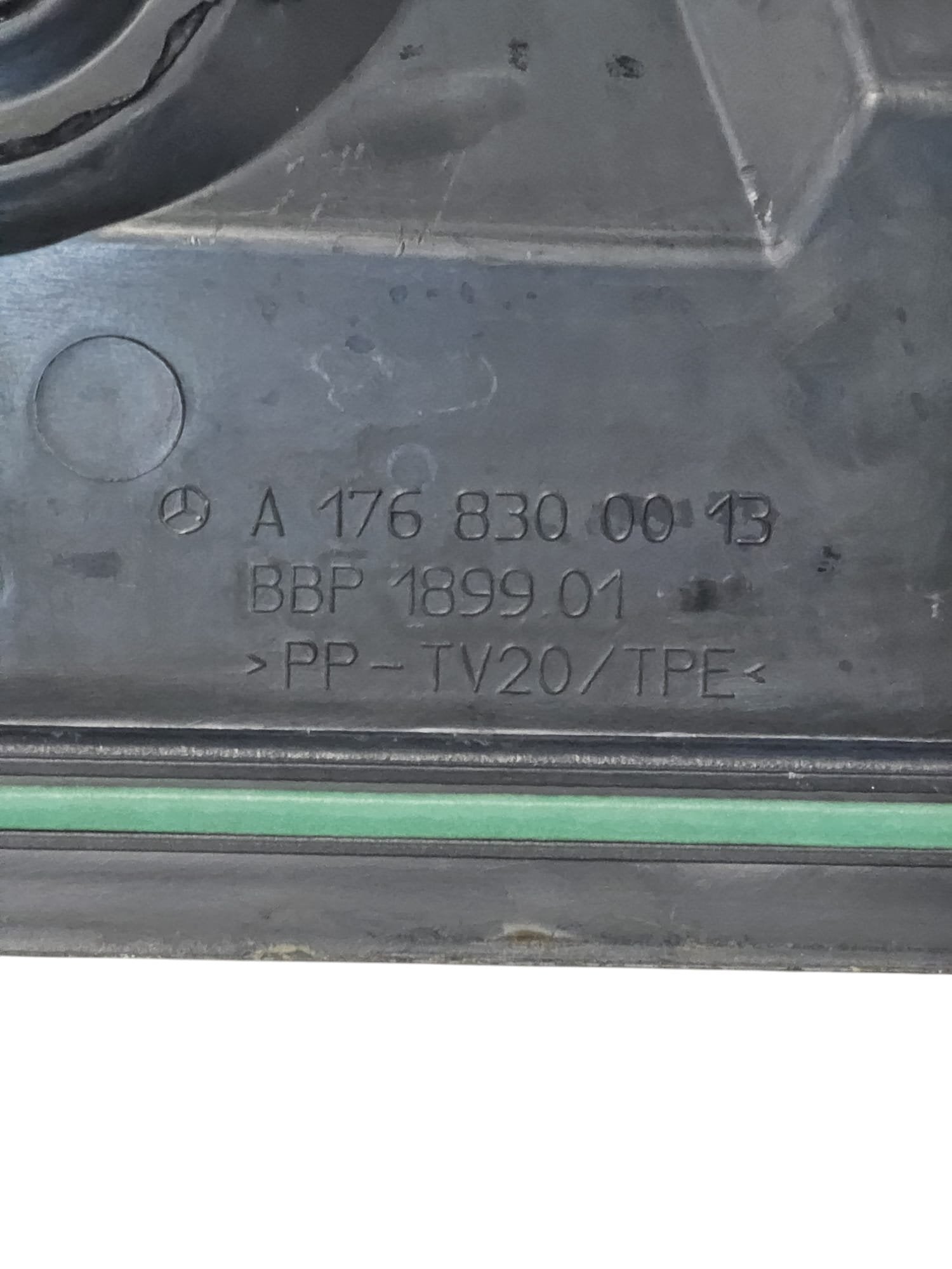Griglia / Gocciolatoio Parabrezza Mercedes Classe A W176 Cod:A1768300013 (2012 - 2018) - F&P CRASH SRLS - Ricambi Usati