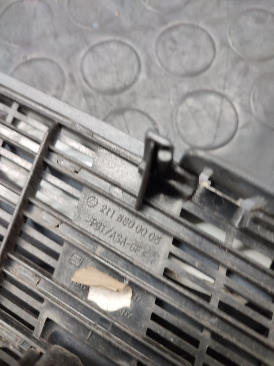 Griglia superiore parabrezza Mercedes classe S ( w221 ) cod 2118800005 - F&P CRASH SRLS - Ricambi Usati