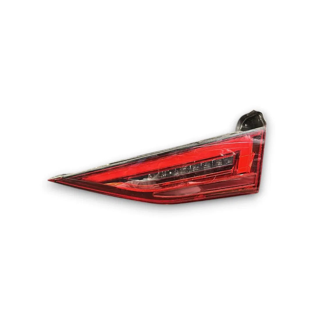Fanale posteriore interno destro Audi A3 Sportback 8YS 2020–2024 OEM 8Y0945308