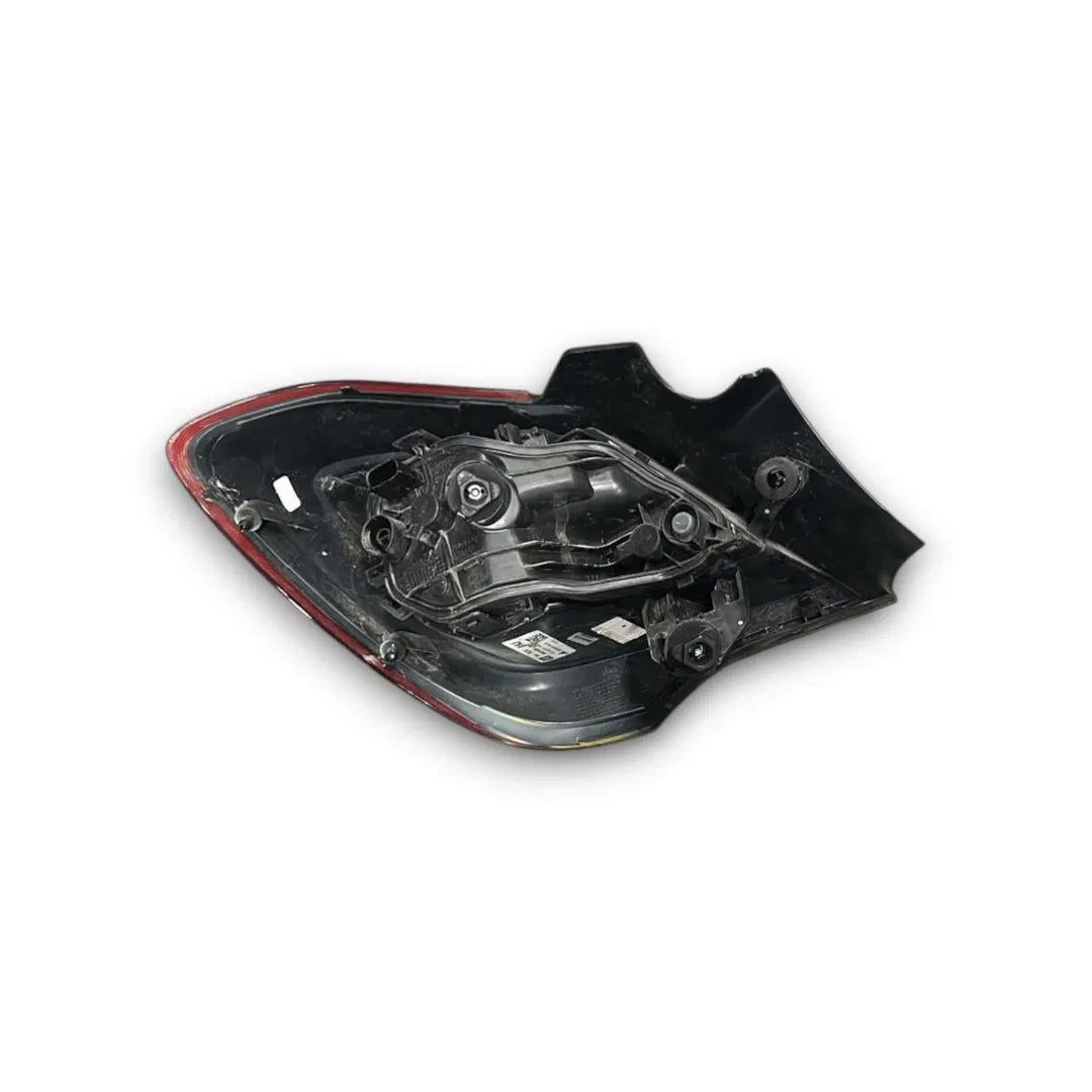 Dettaglio Fanale posteriore esterno destro Opel Corsa 2014–2019 OEM 39090649 - foto 2