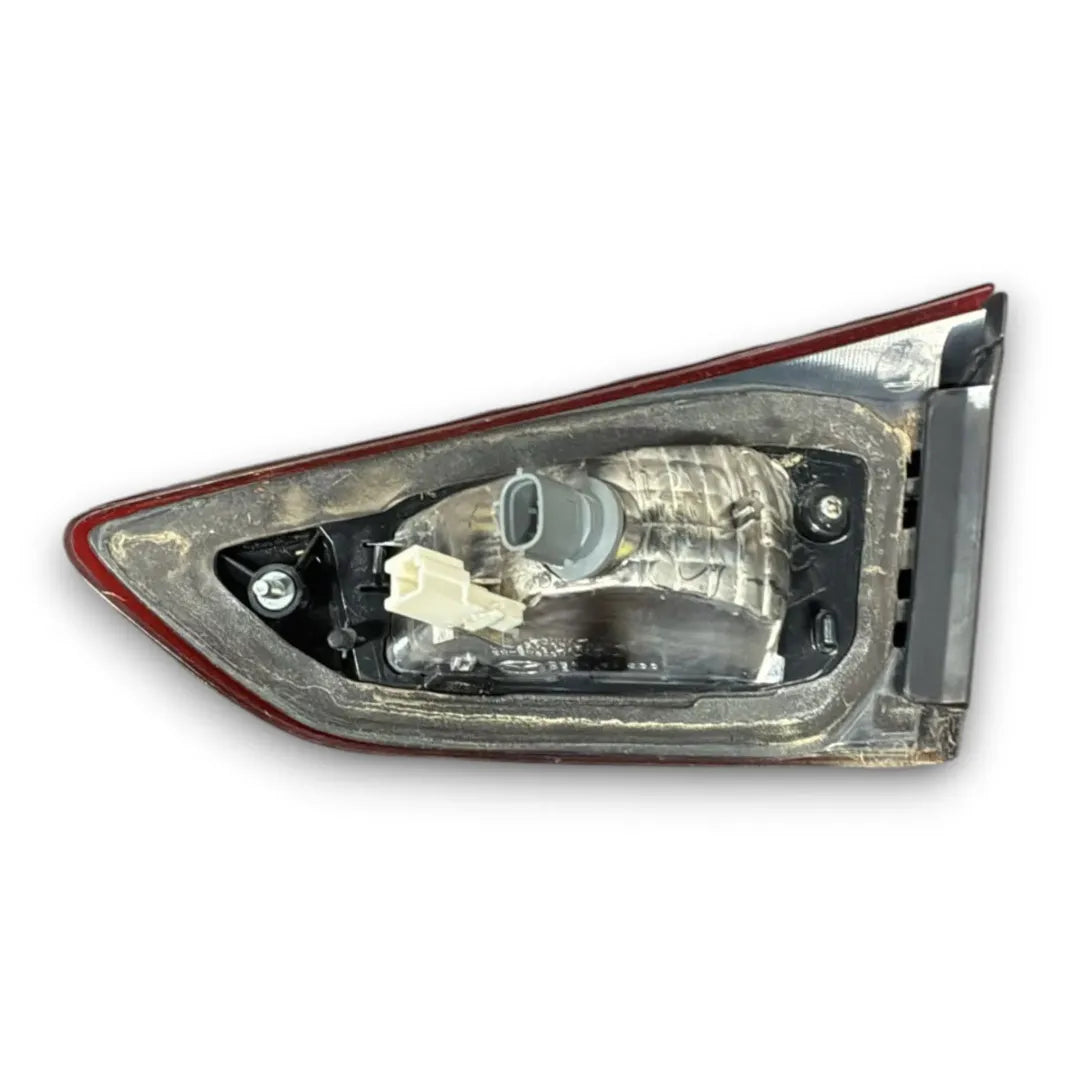 Dettaglio Fanale posteriore interno sinistro Mazda CX-3 OEM DB2R513F0B - foto 2