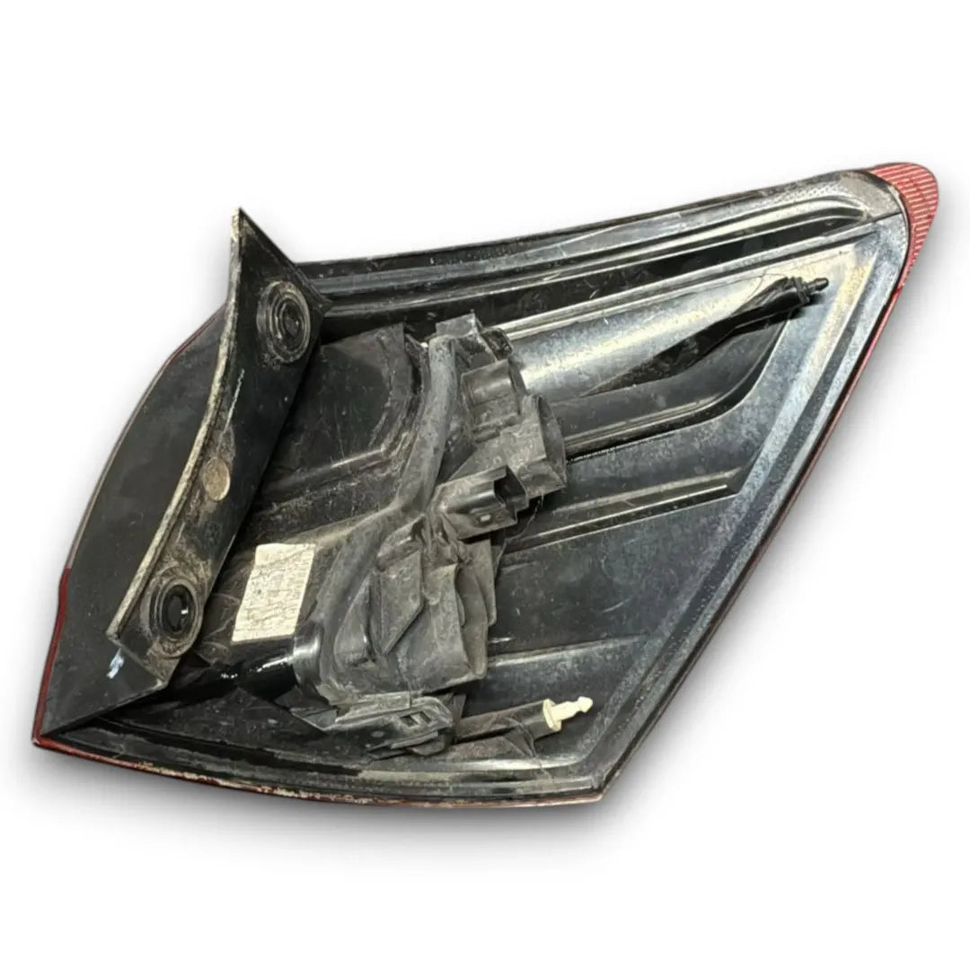 Dettaglio Fanale posteriore esterno sinistro Nissan Qashqai J10E/JJ10E OEM 26555BR00A - foto 2