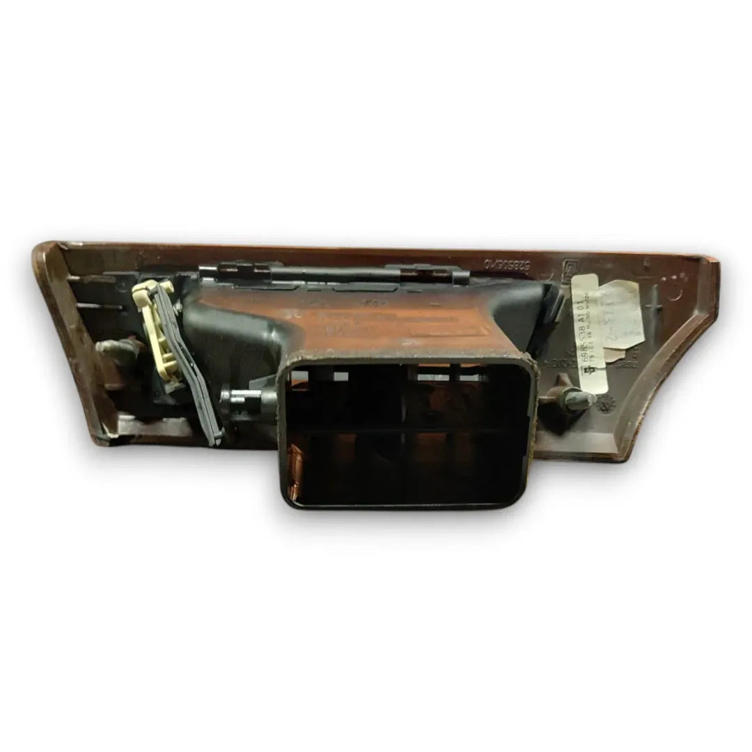 Dettaglio Bocchetta aria laterale cruscotto destra BMW Serie 3 E90/E91 dal 2008 OEM 64229130460 - foto 2