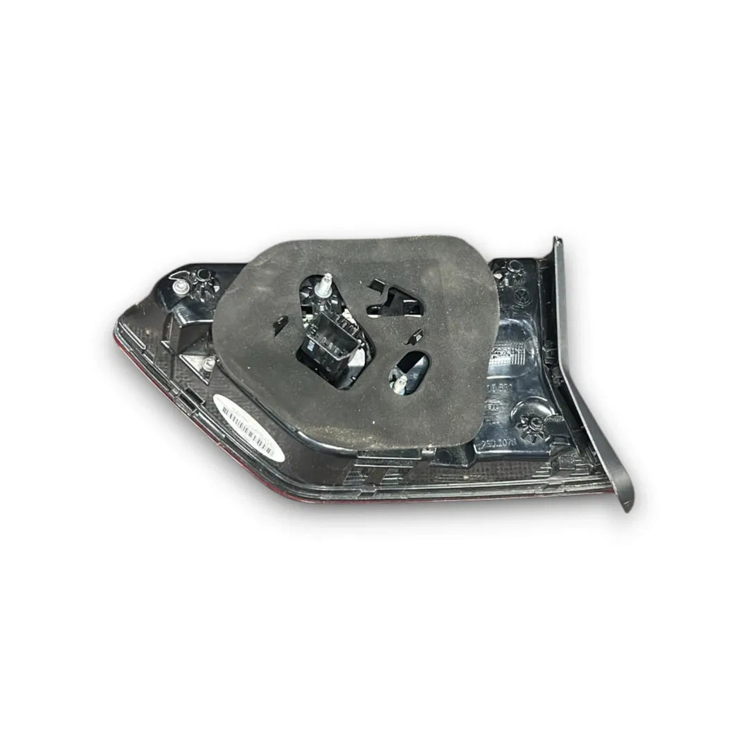 Dettaglio Fanale posteriore interno sinistro Volkswagen Tiguan II 2016–2021 OEM 5NA945307D - foto 2