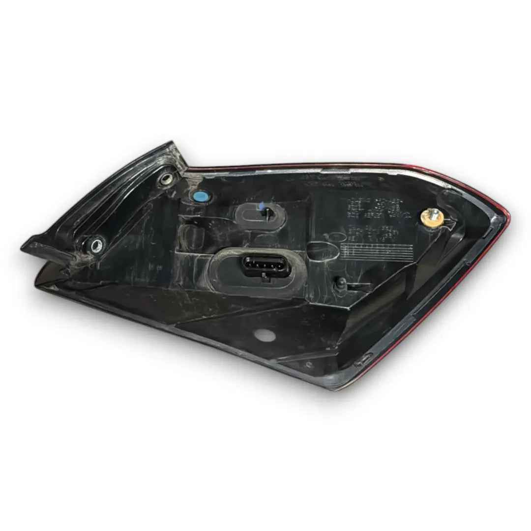Dettaglio Fanale posteriore esterno sinistro Maserati Ghibli dal 2013 OEM 06700084820 - foto 2