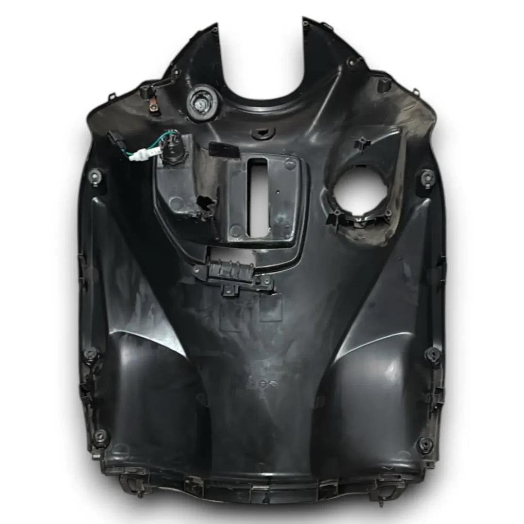 Dettaglio Carenatura anteriore inferiore Kymco Agility 125 R16 E5 cod. 81131-ALJ8-E000 - foto 2