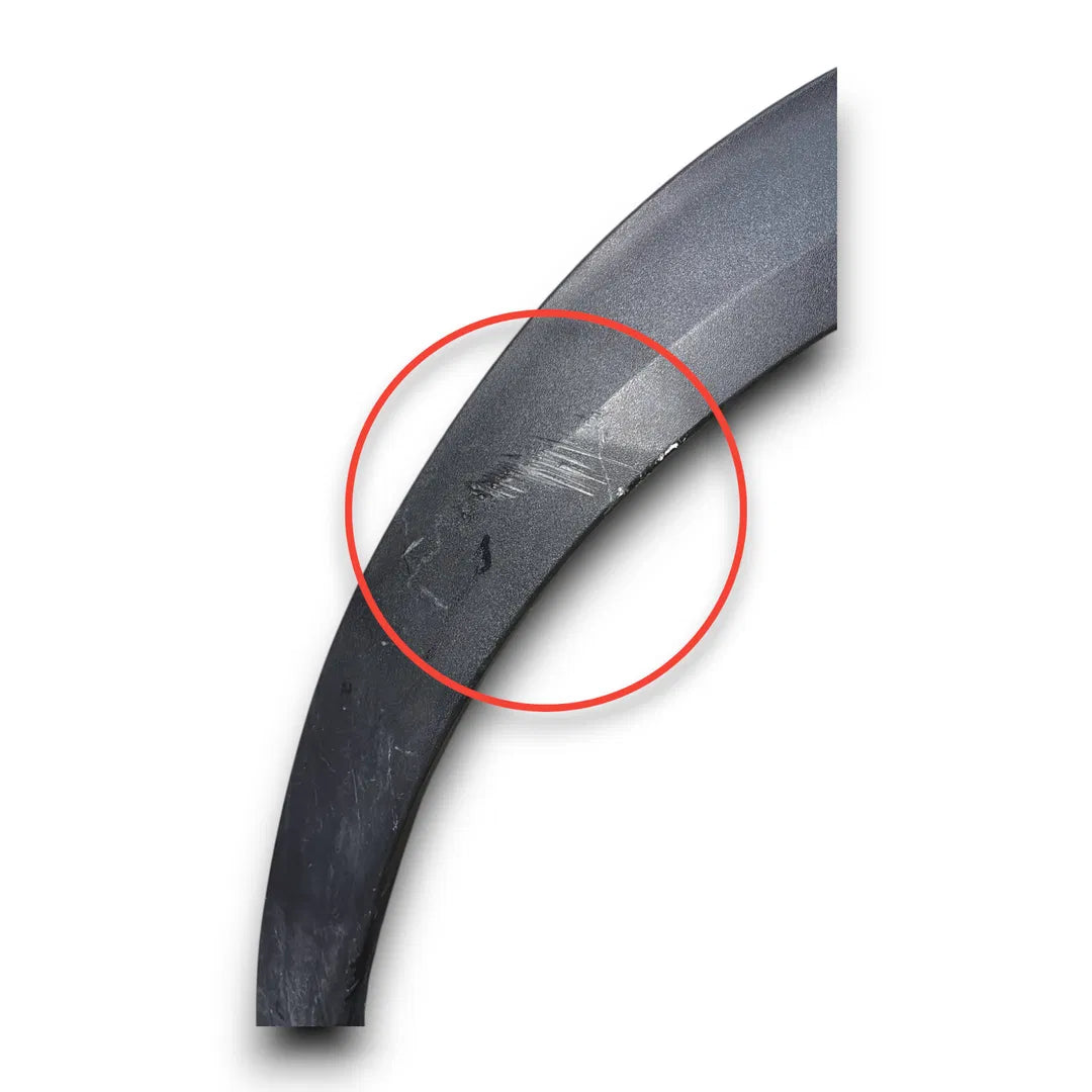 Dettaglio Modanatura arco passaruota posteriore destra Peugeot 2008 2019–2023 OEM 9825736580 - foto 2