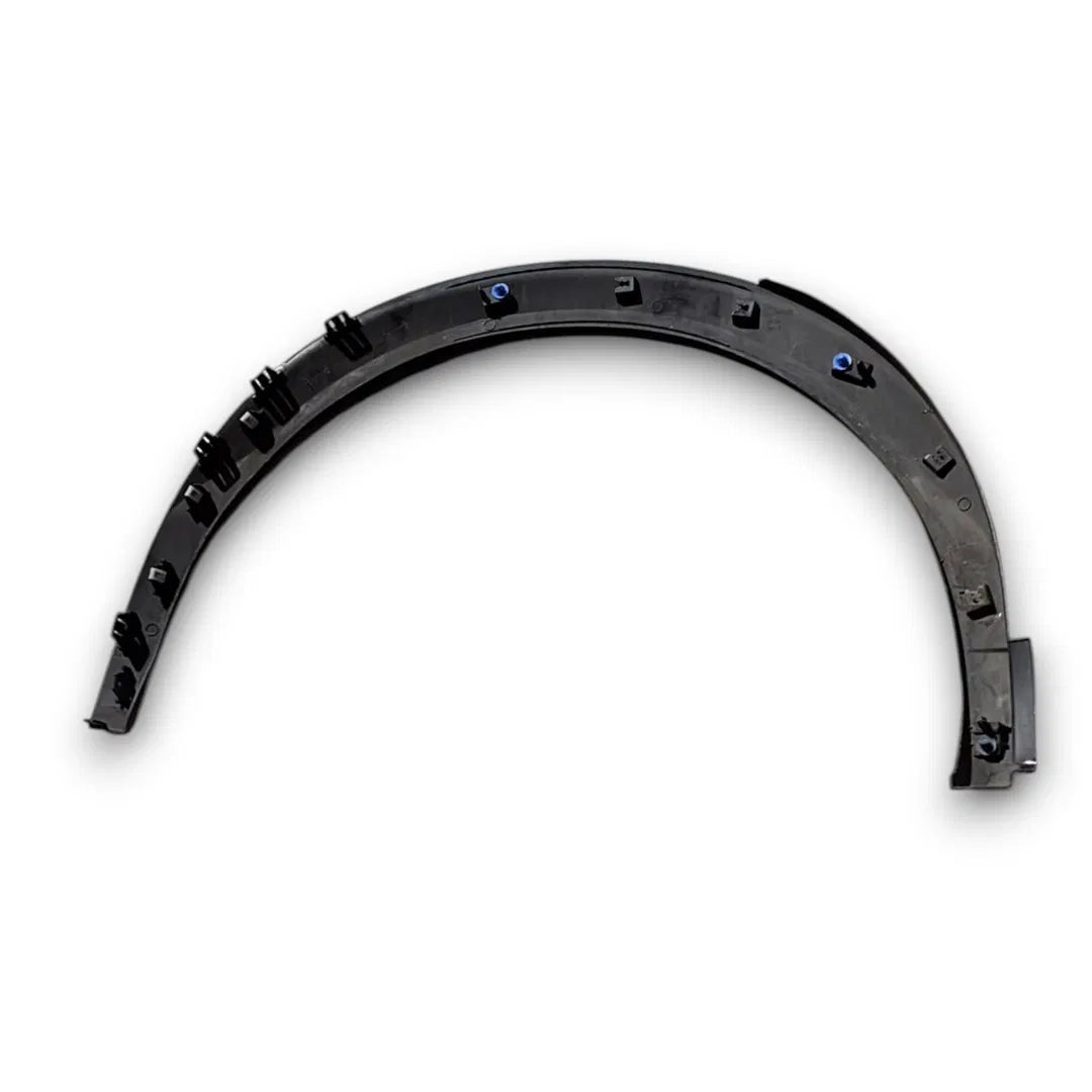 Dettaglio Modanatura arco passaruota posteriore sinistra Peugeot 2008 2019–2023 OEM 9825736780 - foto 2