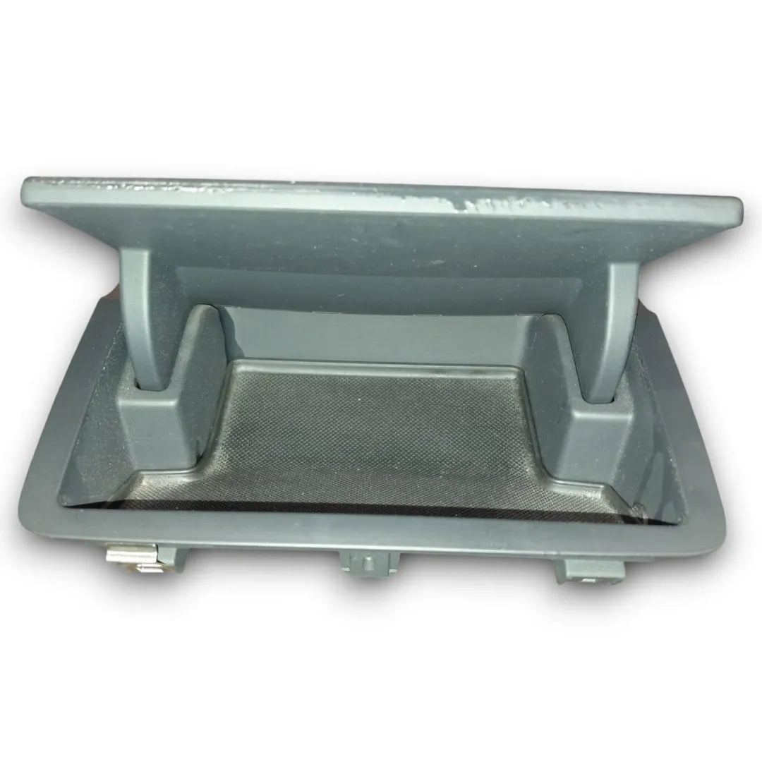 Dettaglio Portaoggetti cruscotto superiore Audi A1 8X OEM 8X0857925A6PS - foto 2