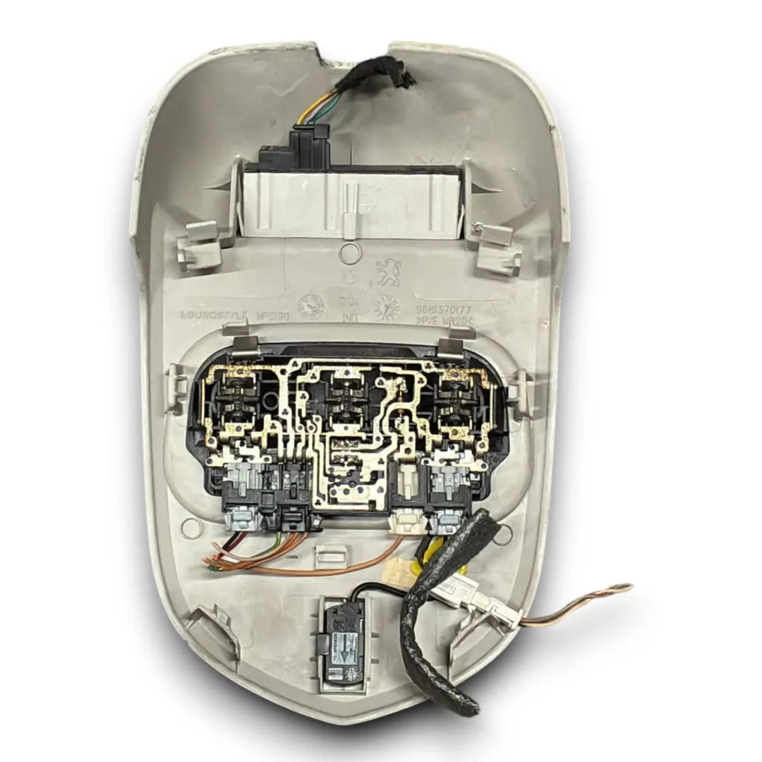 Dettaglio Plafoniera anteriore di cortesia Peugeot 308 2007–2014 OEM 9681370177 - foto 2