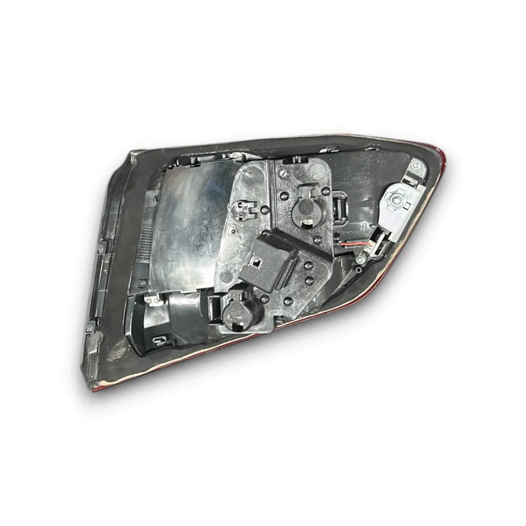 Dettaglio Fanale posteriore interno sinistro BMW Serie 2 Active Tourer F45 dal 2014 OEM 63217311041 - foto 2