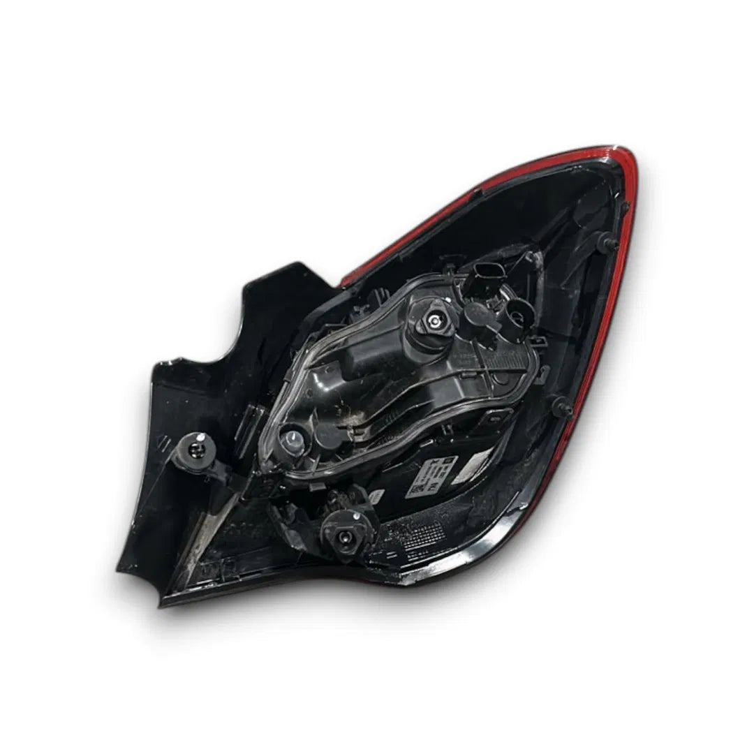 Dettaglio Fanale posteriore esterno sinistro Opel Corsa 2014–2019 OEM 39090650 - foto 2