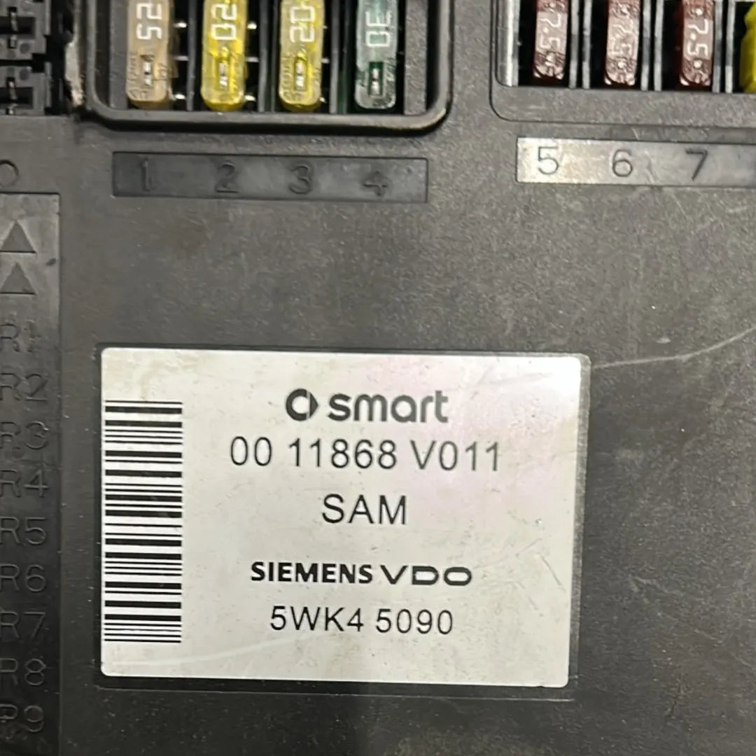 Dettaglio Body computer / centralina abitacolo Smart Fortwo A/C450 cod. 0011868V01 - foto 3