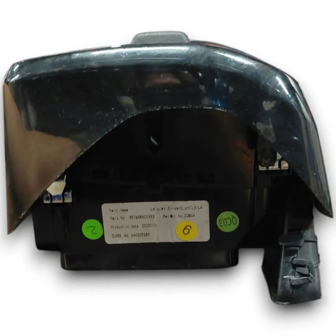 Dettaglio Bocchetta aria laterale cruscotto sinistra Citroën C3 3ª Serie 2020–2024 OEM 98159963ZD - foto 4
