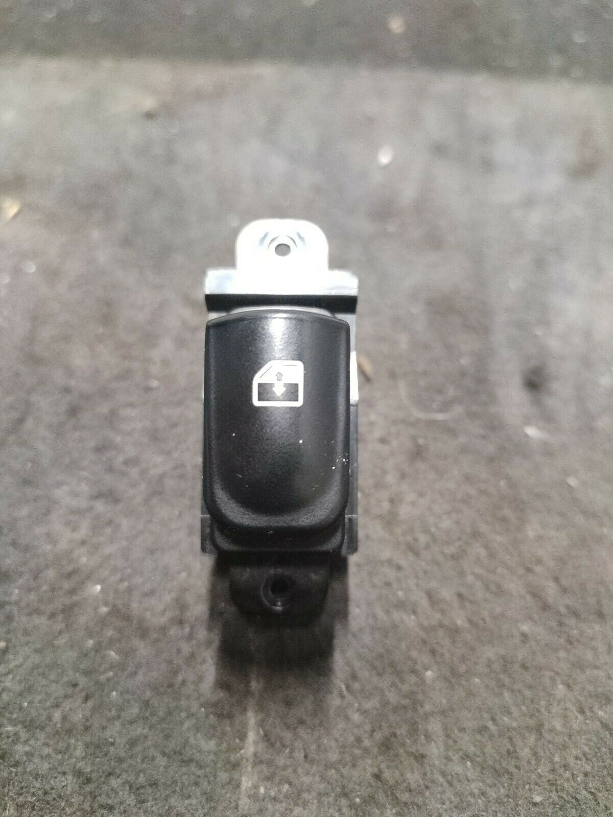 RIGHT FRONT WINDOW LIFT SWITCH HYUNDAI i20 PB 202005491 935801j000 - F&P CRASH SRLS - Used Parts