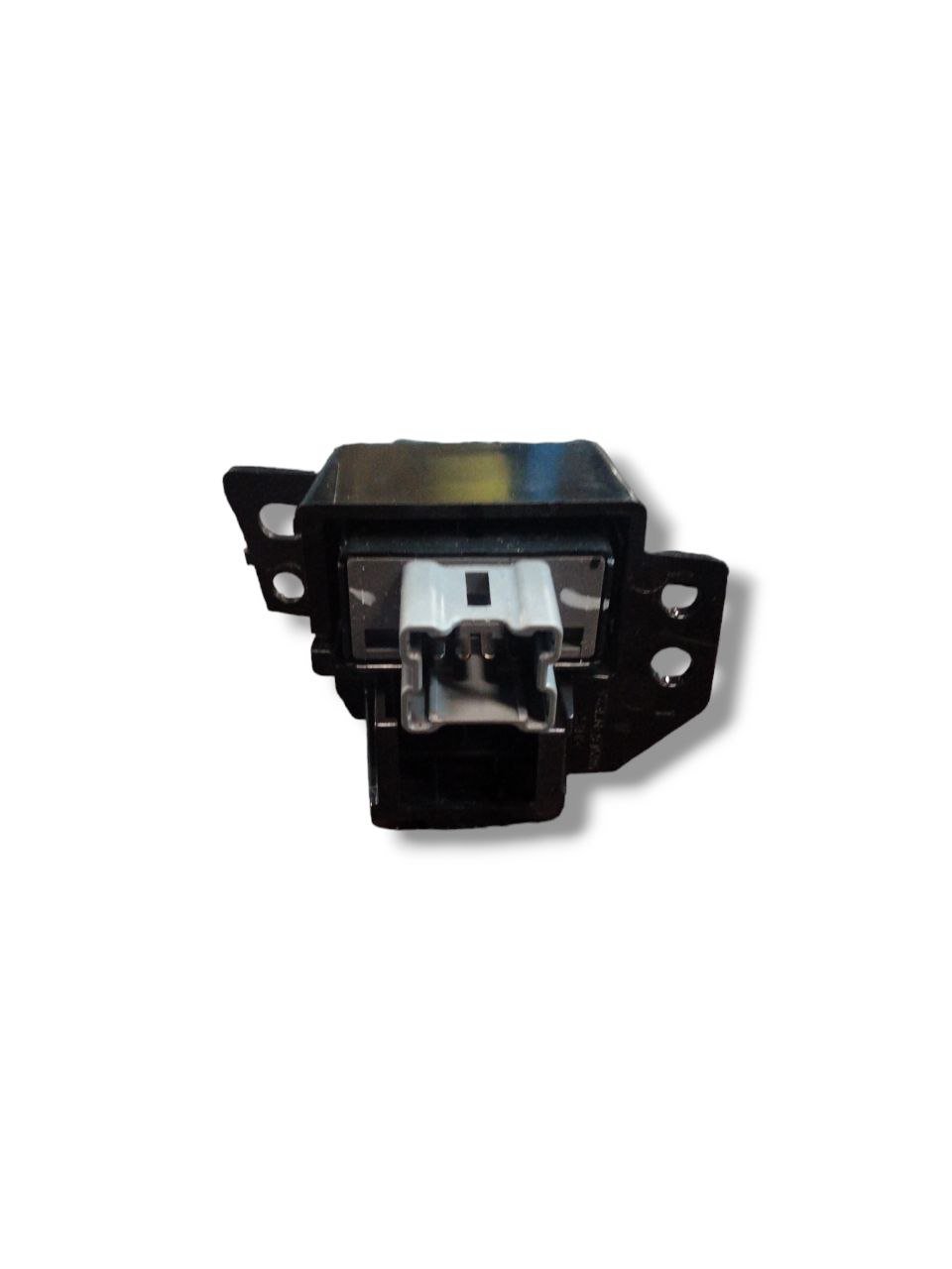 Switch / control for Nissan X-trail T32 1.6 diesel seat heating (2014-2020) code.969U64CE2A - F&P CRASH SRLS - Used Parts