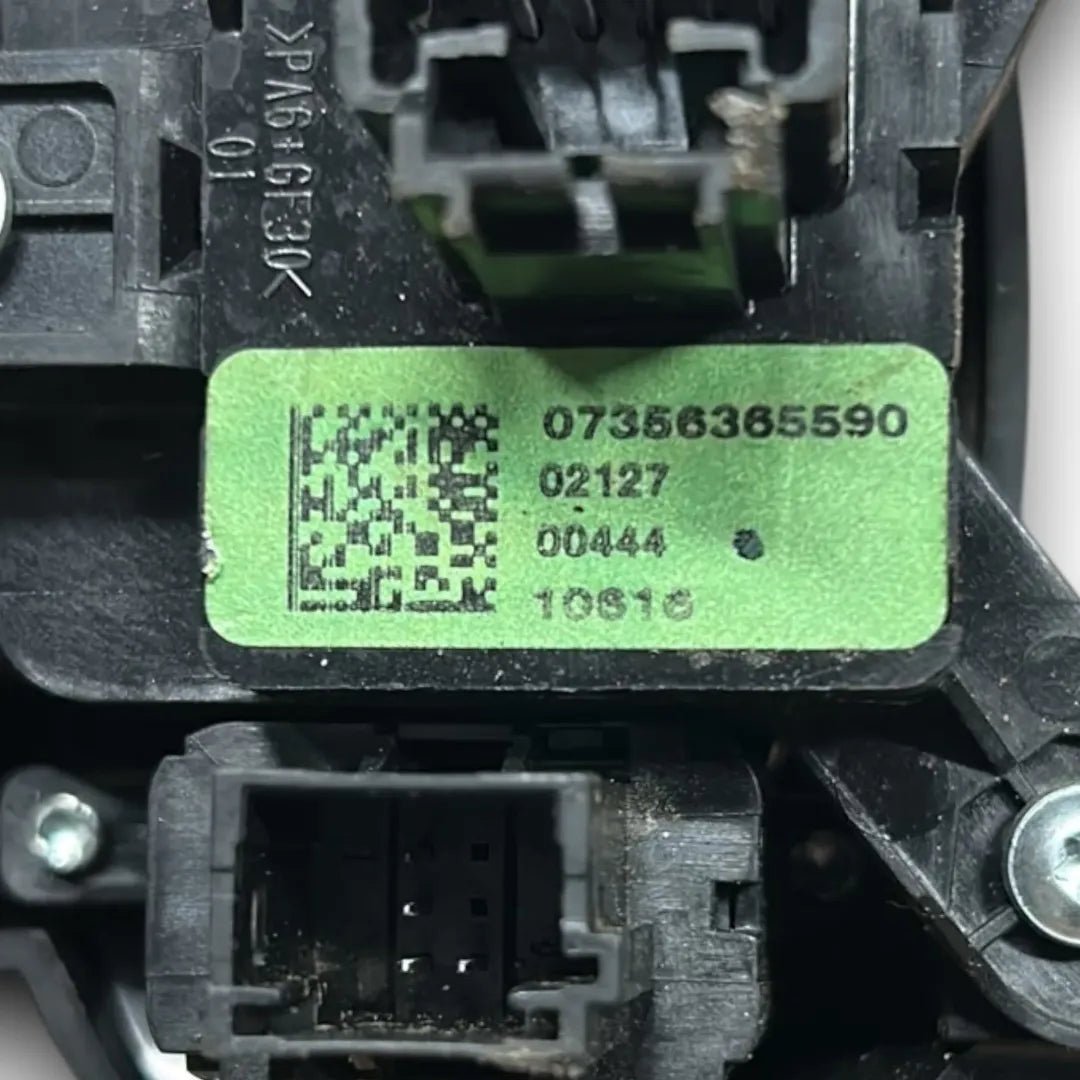 Dettaglio Interruttore freno stazionamento Jeep Renegade 2014–2019 cod. 07356365590 - foto 3
