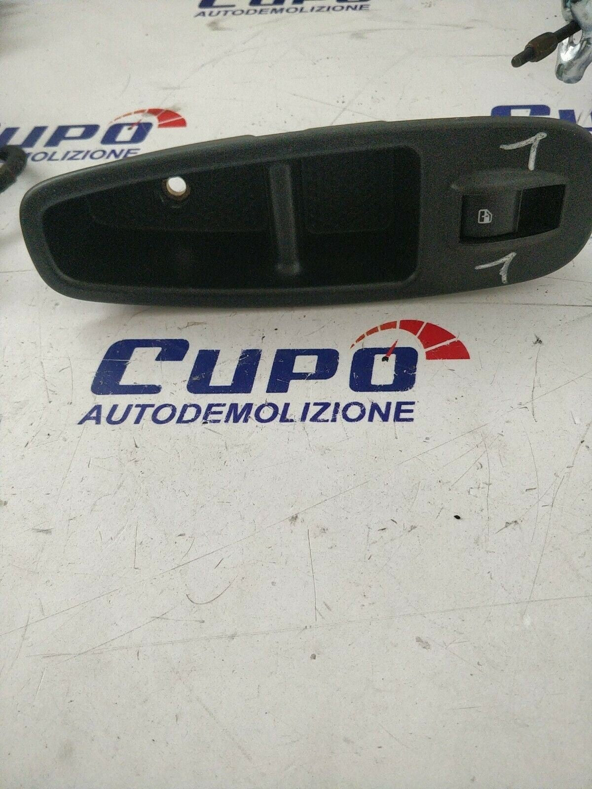 Front Window Lift Button Switch Right Fiat 500L 735600120 - 7355897380 - F&P CRASH SRLS - Used Spare Parts